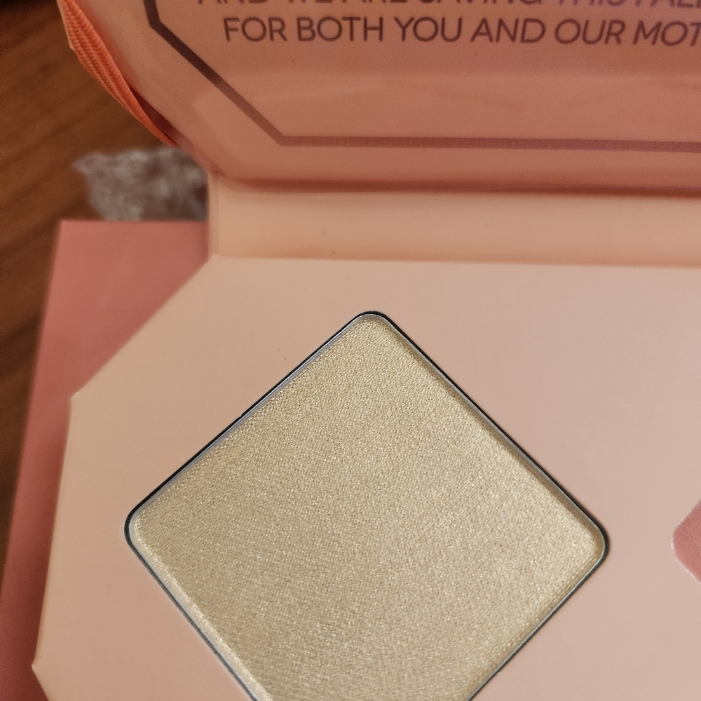ĀTHR Beauty Crystal Charged Cheek Palette - Picture 4 of 8